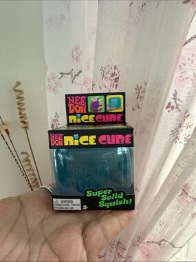 VIRAL Nee Doh  Super Solid Cube - BLUE